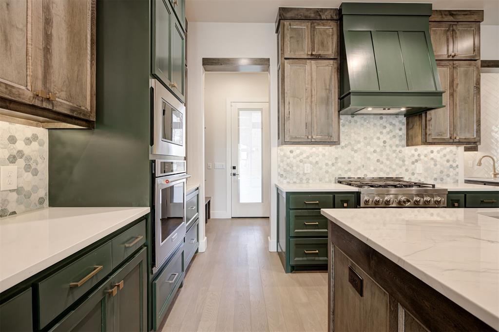 8001 Amber Ridge Drive