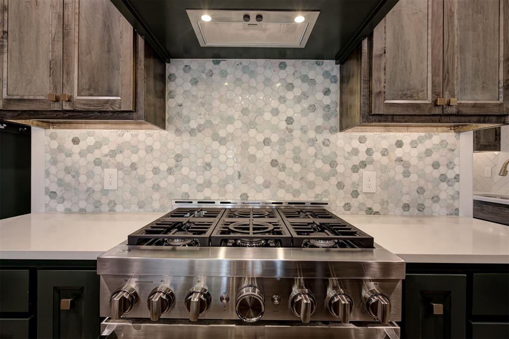 8001 Amber Ridge Drive