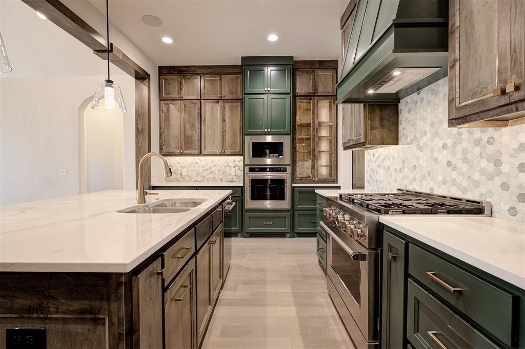 8001 Amber Ridge Drive