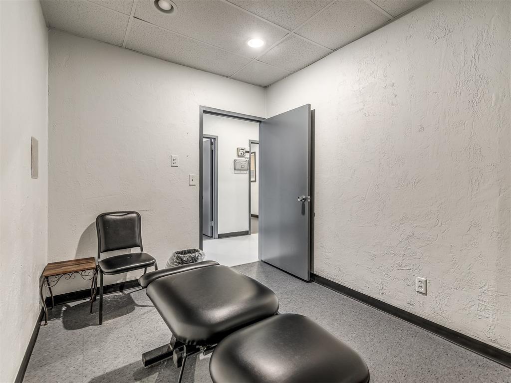 7304 N Comanche Avenue