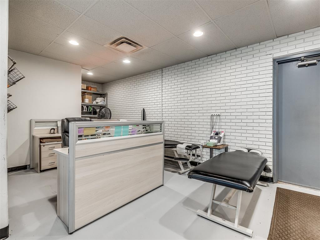 7304 N Comanche Avenue