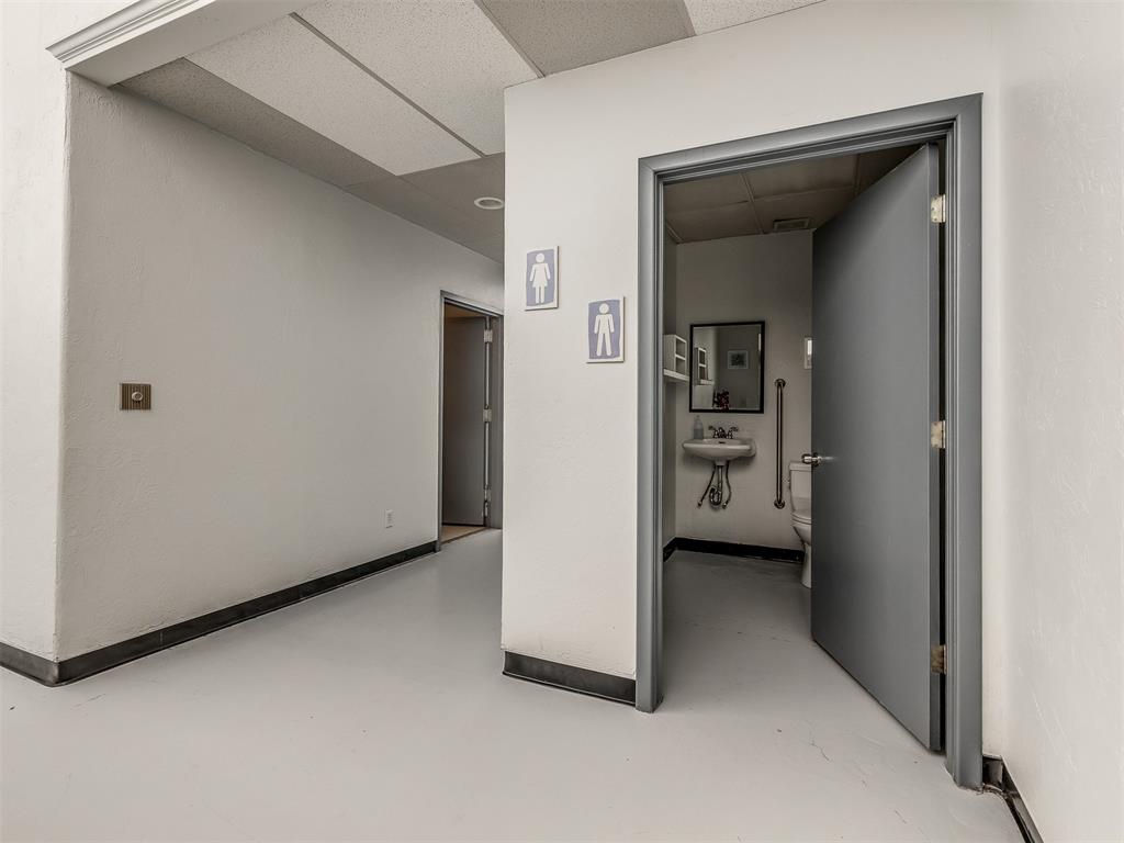 7304 N Comanche Avenue