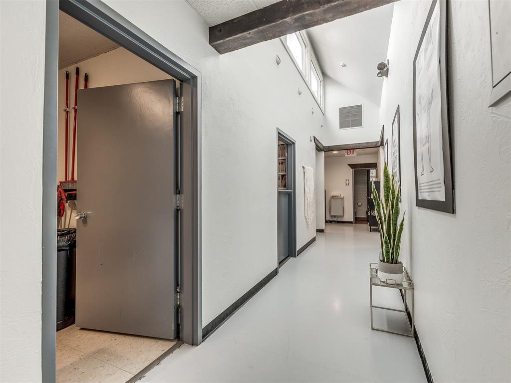 7304 N Comanche Avenue