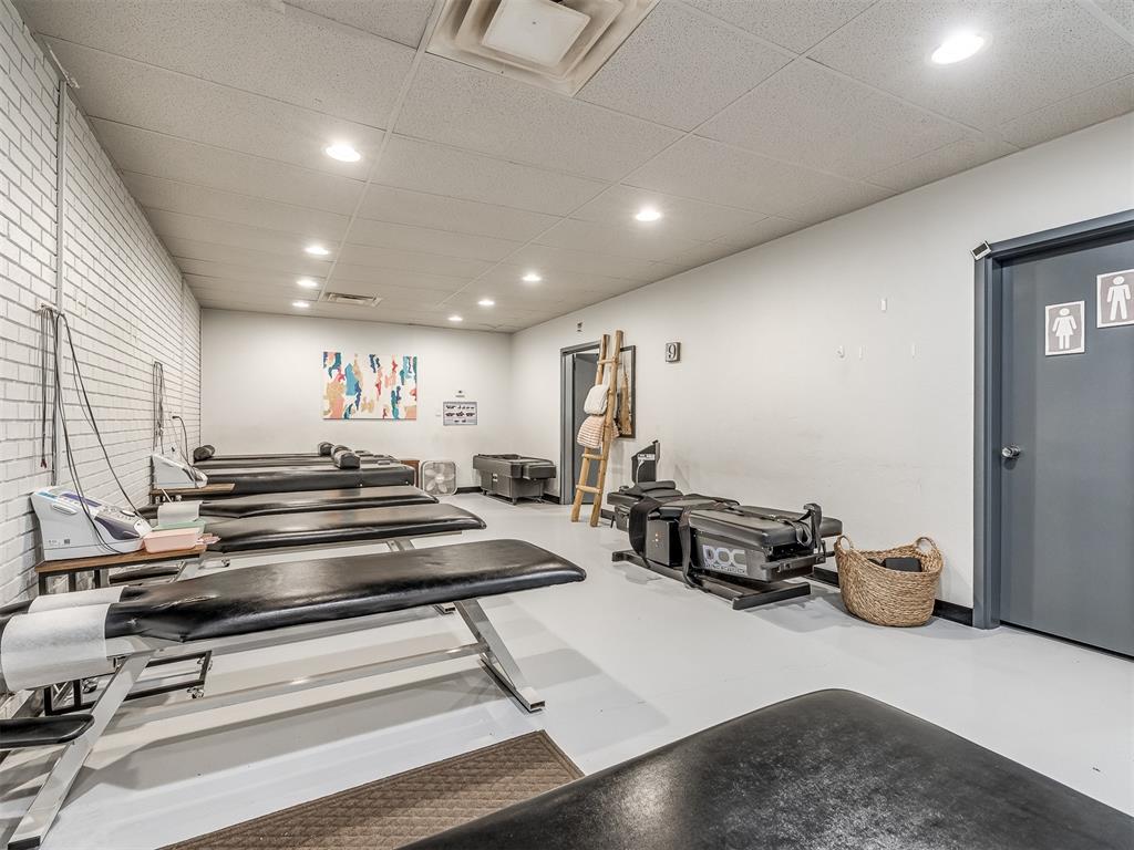 7304 N Comanche Avenue