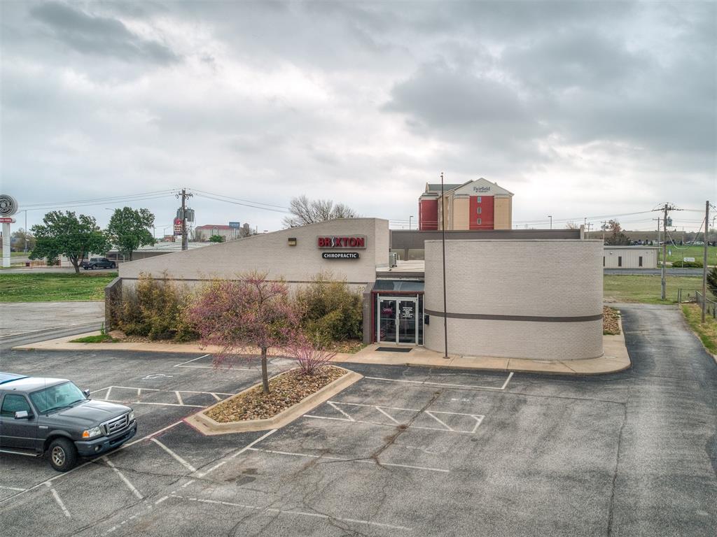 7304 N Comanche Avenue