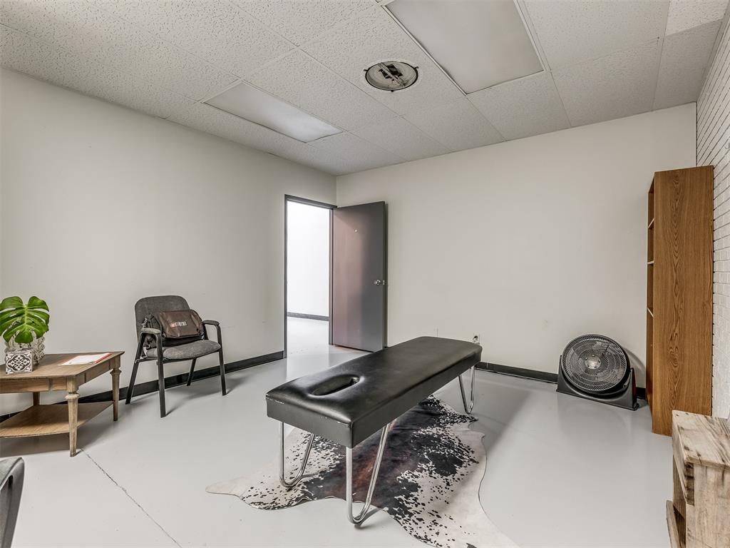 7304 N Comanche Avenue