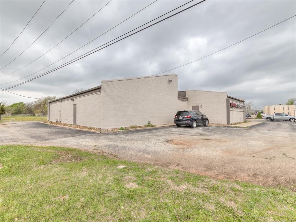 7304 N Comanche Avenue