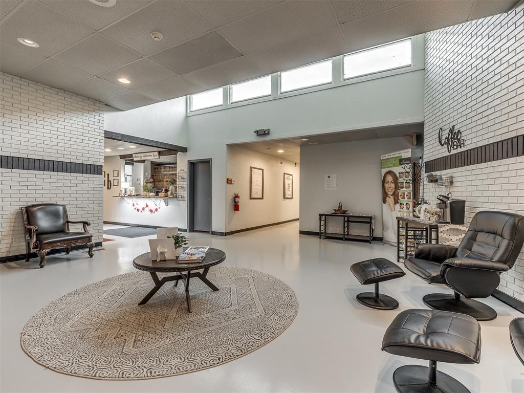 7304 N Comanche Avenue