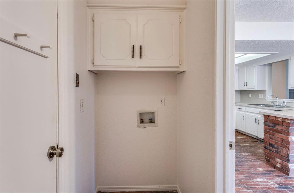 2713 S Summerfield Drive