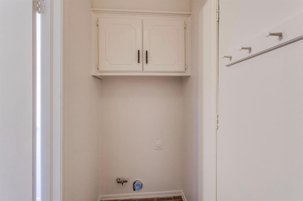 2713 S Summerfield Drive