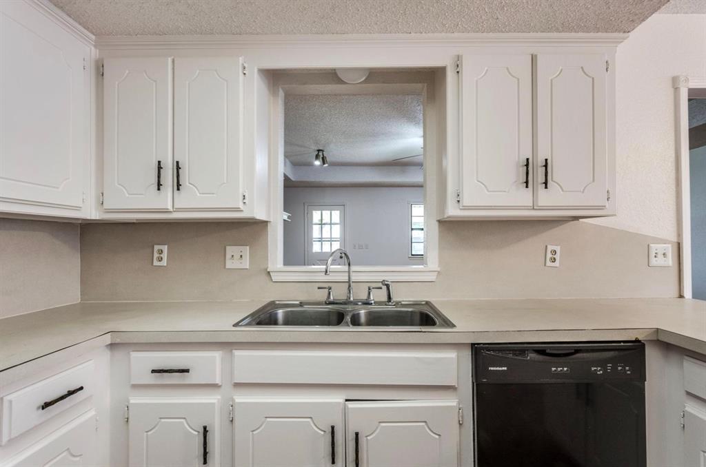 2713 S Summerfield Drive