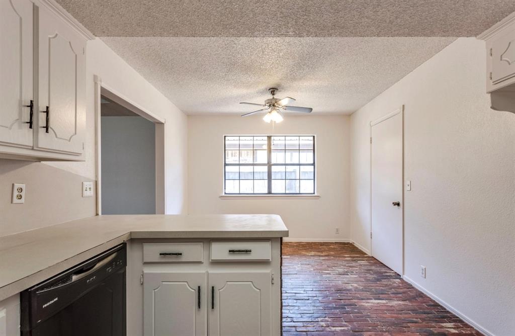 2713 S Summerfield Drive