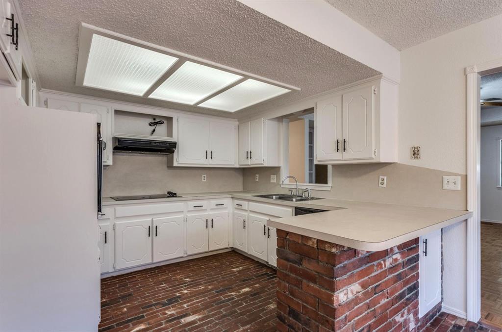 2713 S Summerfield Drive