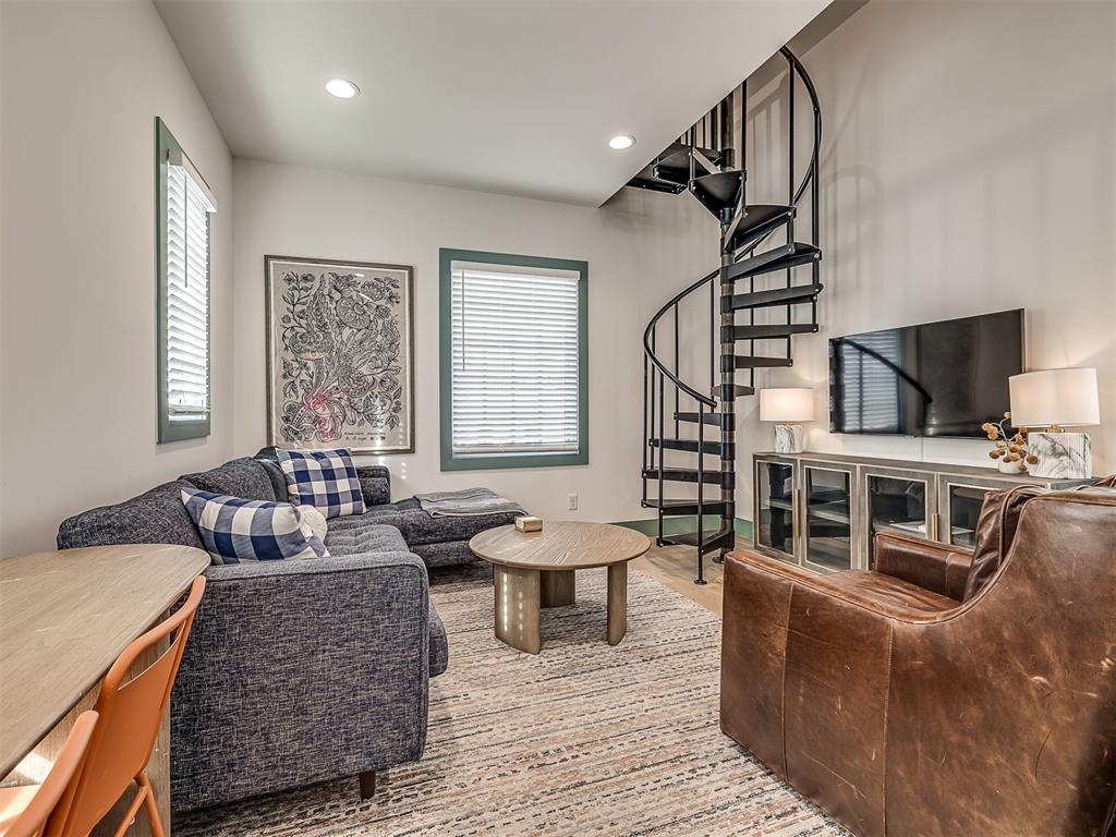 53 Lower Greenway Unit: C