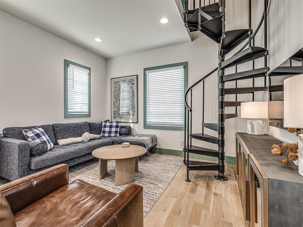 53 Lower Greenway Unit: C