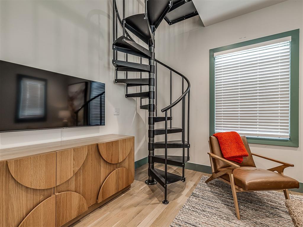 53 Lower Greenway Unit: B