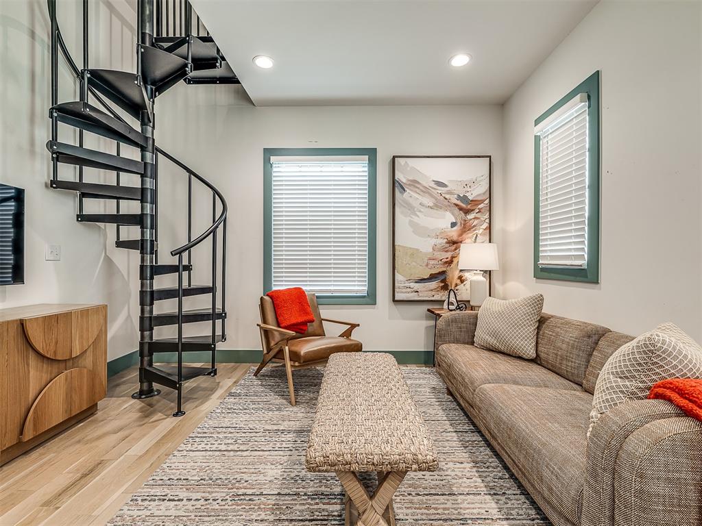 53 Lower Greenway Unit: B