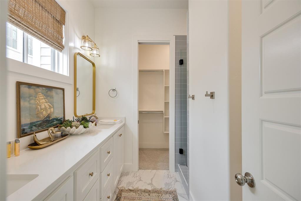 44 Ramble Along Road