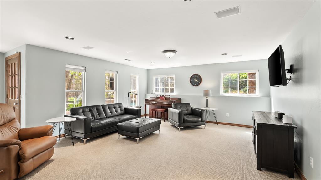 1124 Caines Hill Road