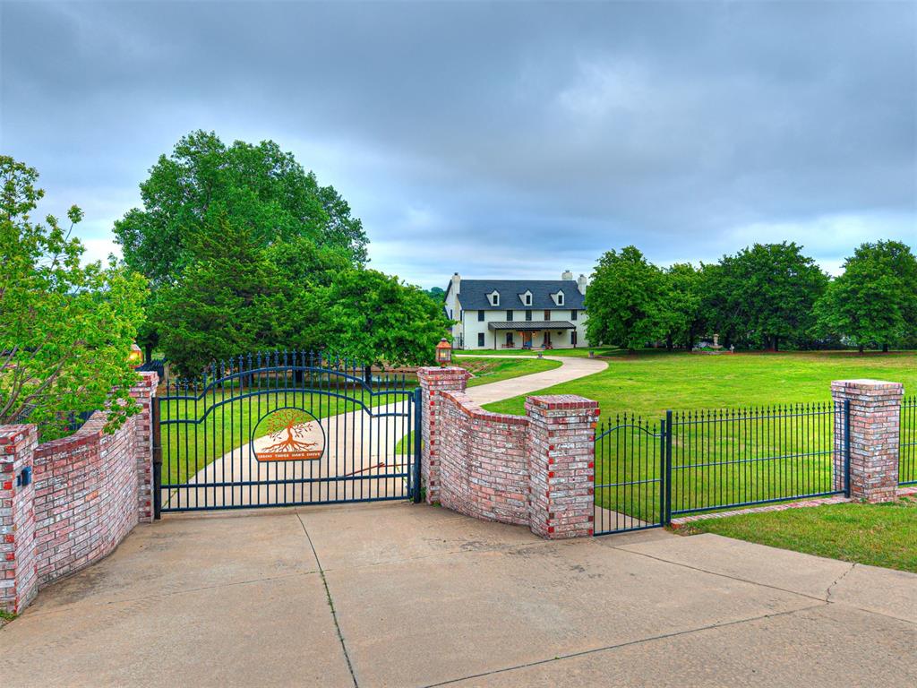 13500 Three Oaks Drive