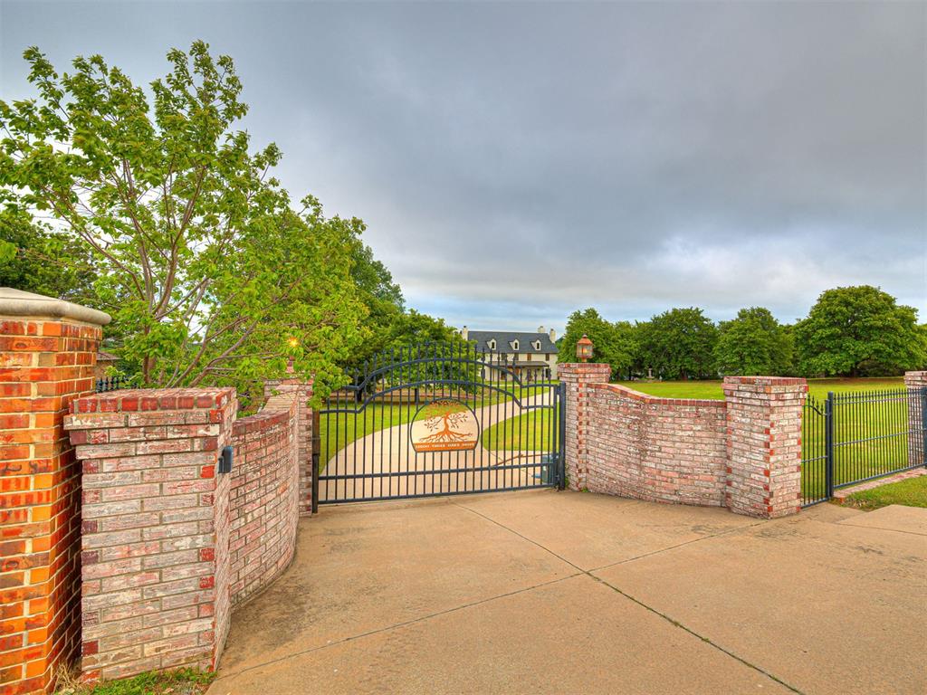 13500 Three Oaks Drive