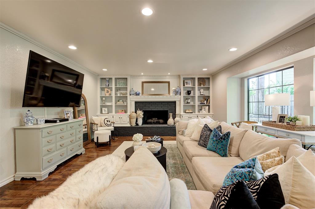 3725 Coachlight Drive