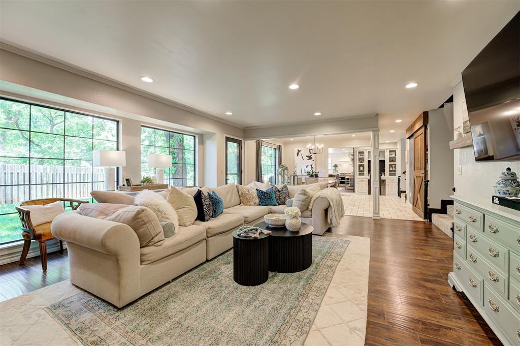 3725 Coachlight Drive