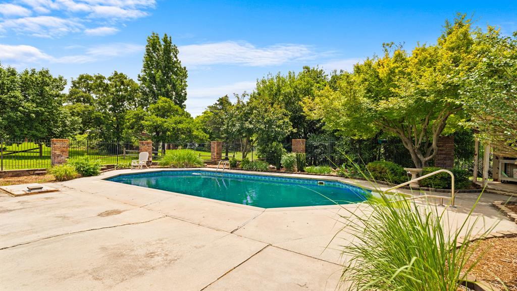 10500 Shady Glade Lane