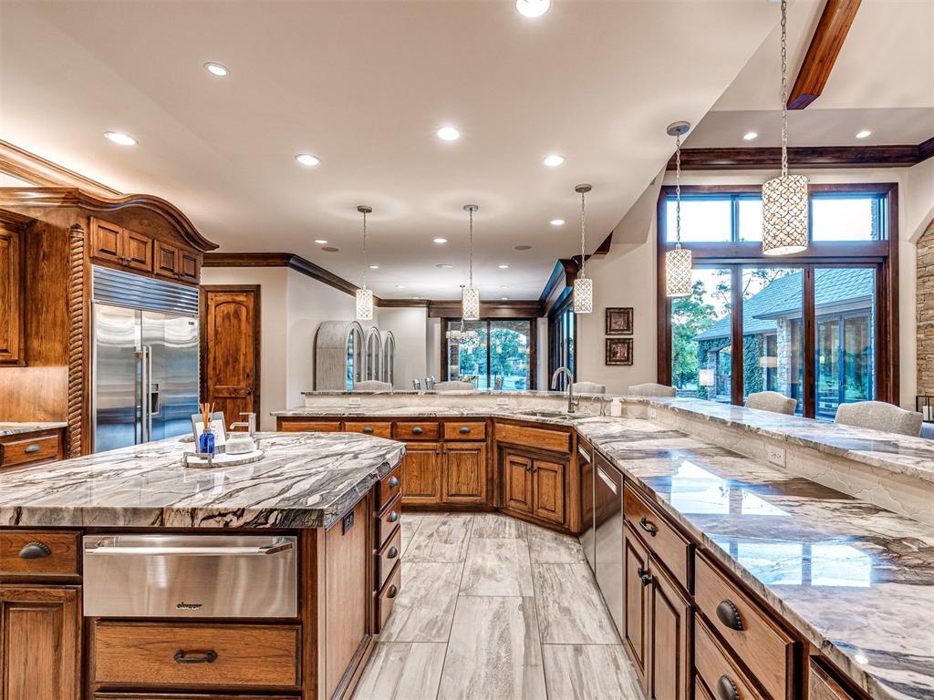 6401 Oak Tree Drive