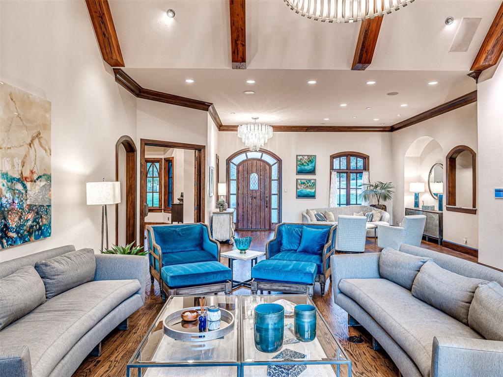 6401 Oak Tree Drive