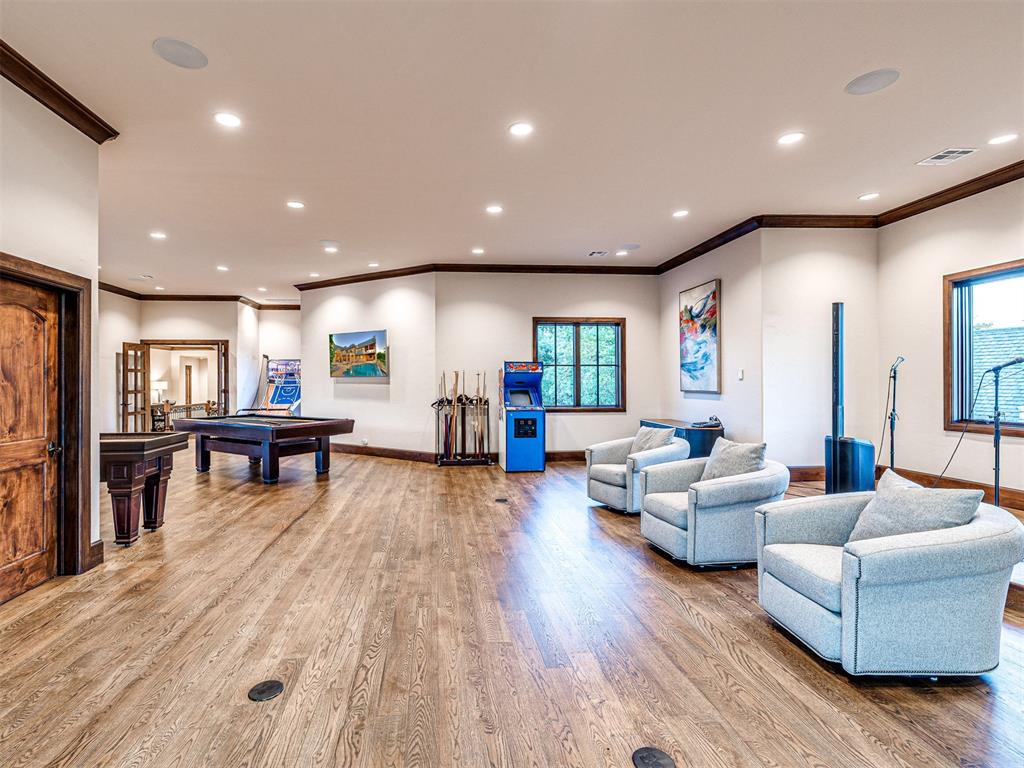 6401 Oak Tree Drive