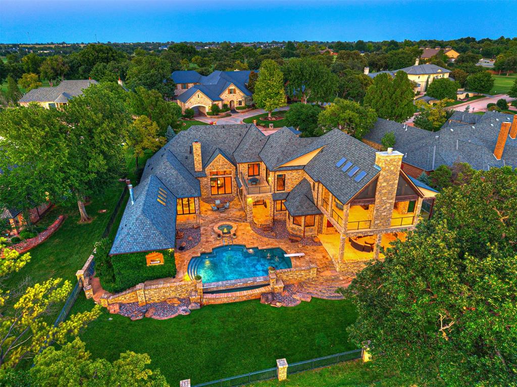 6401 Oak Tree Drive