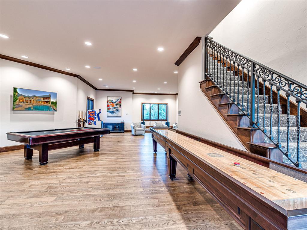 6401 Oak Tree Drive
