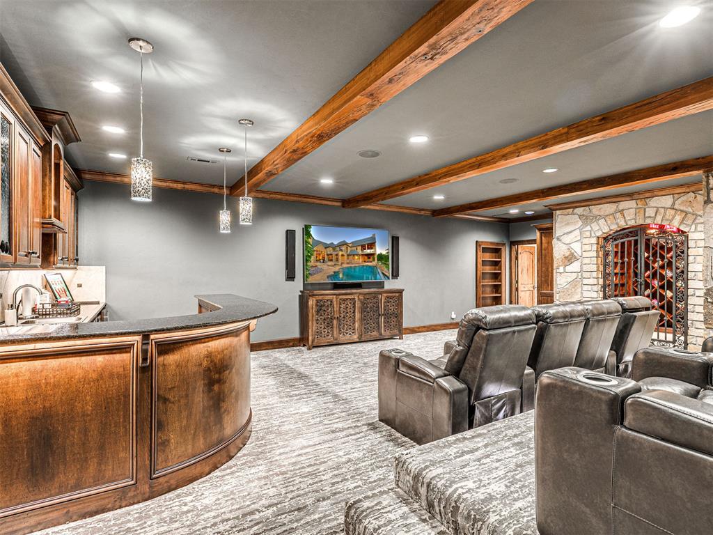 6401 Oak Tree Drive