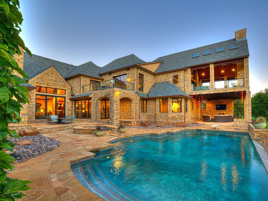 6401 Oak Tree Drive