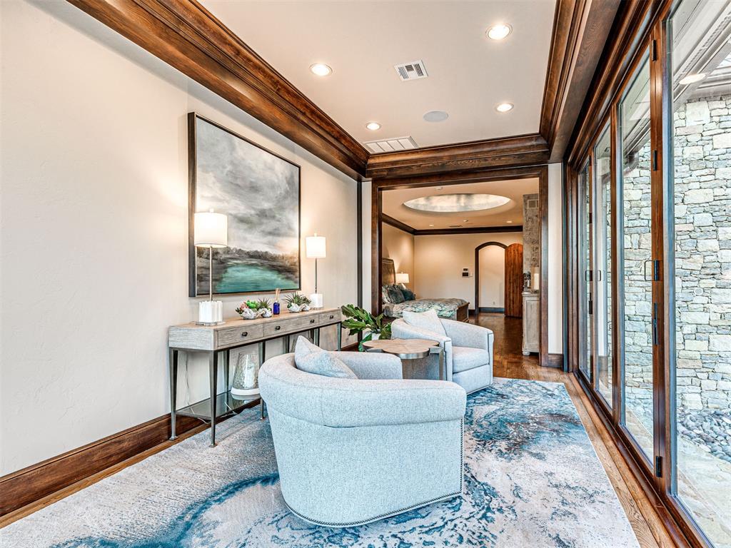 6401 Oak Tree Drive