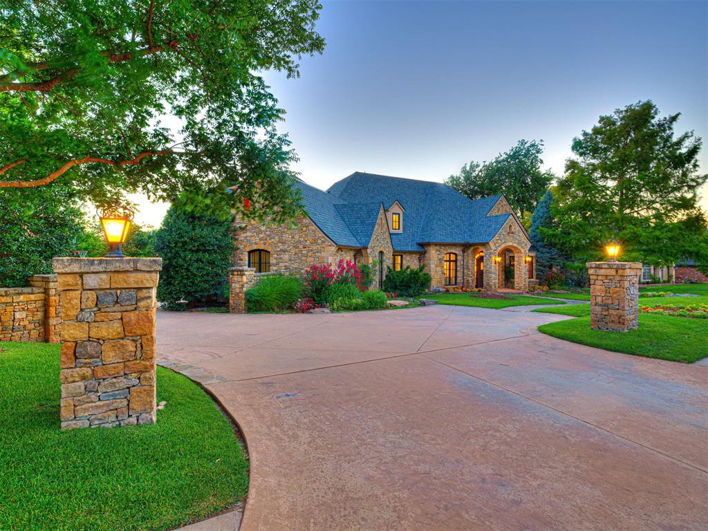 6401 Oak Tree Drive