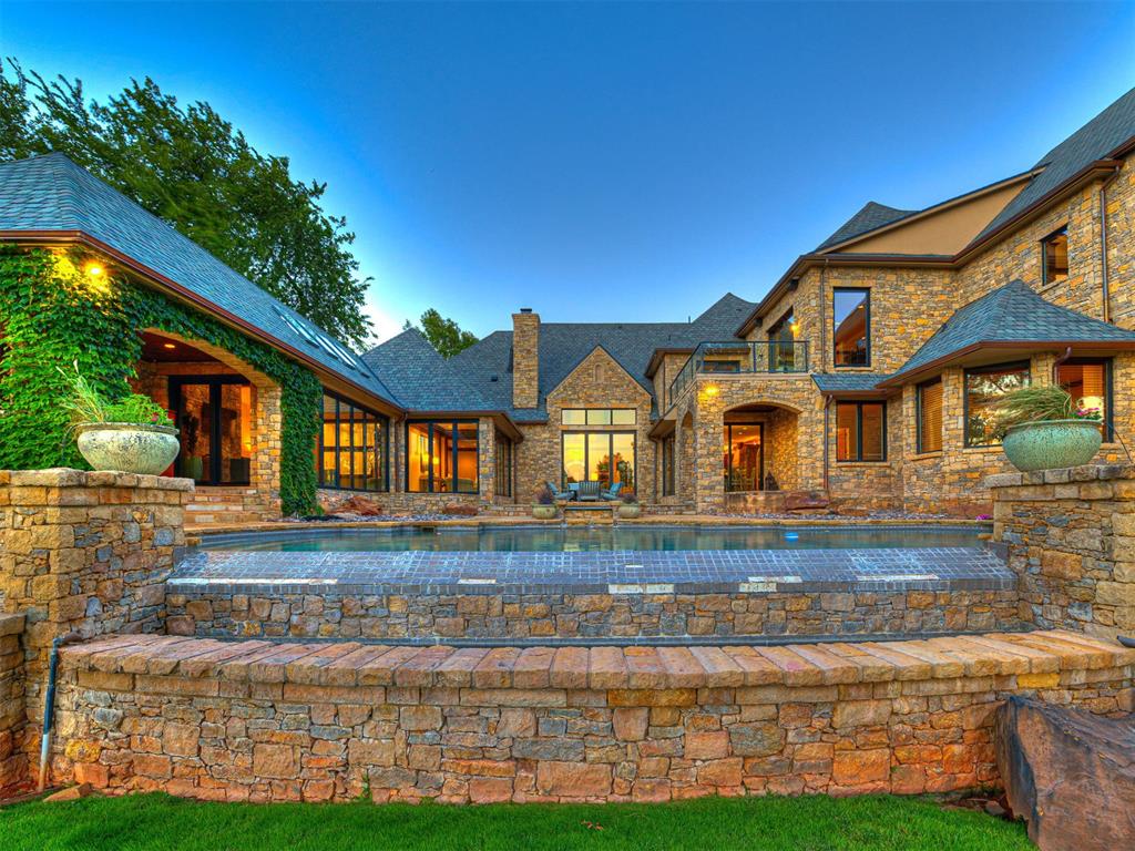 6401 Oak Tree Drive