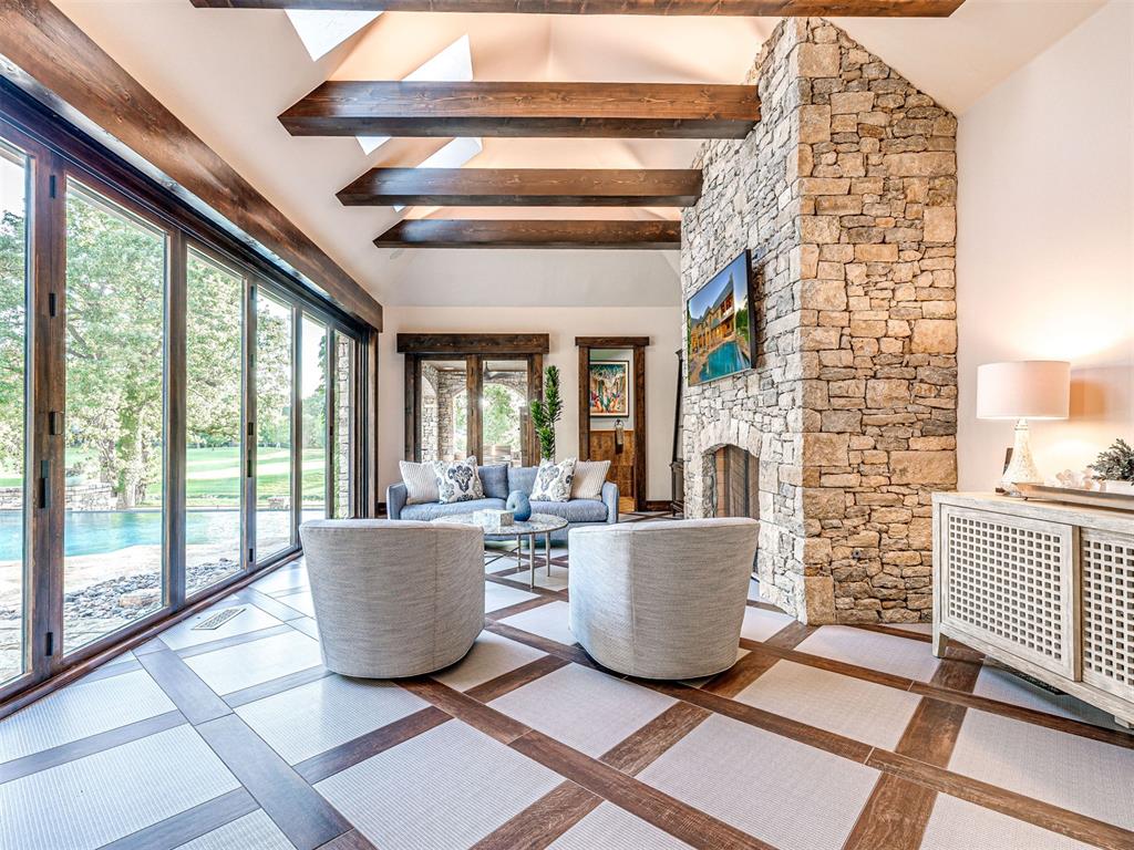 6401 Oak Tree Drive