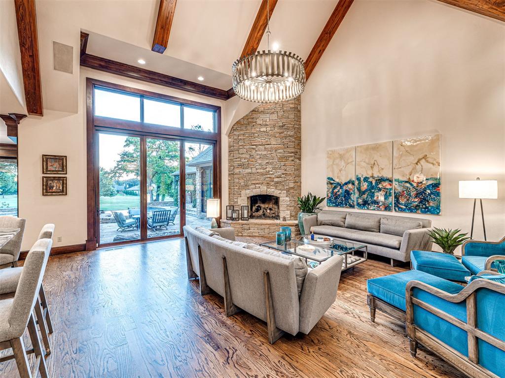 6401 Oak Tree Drive