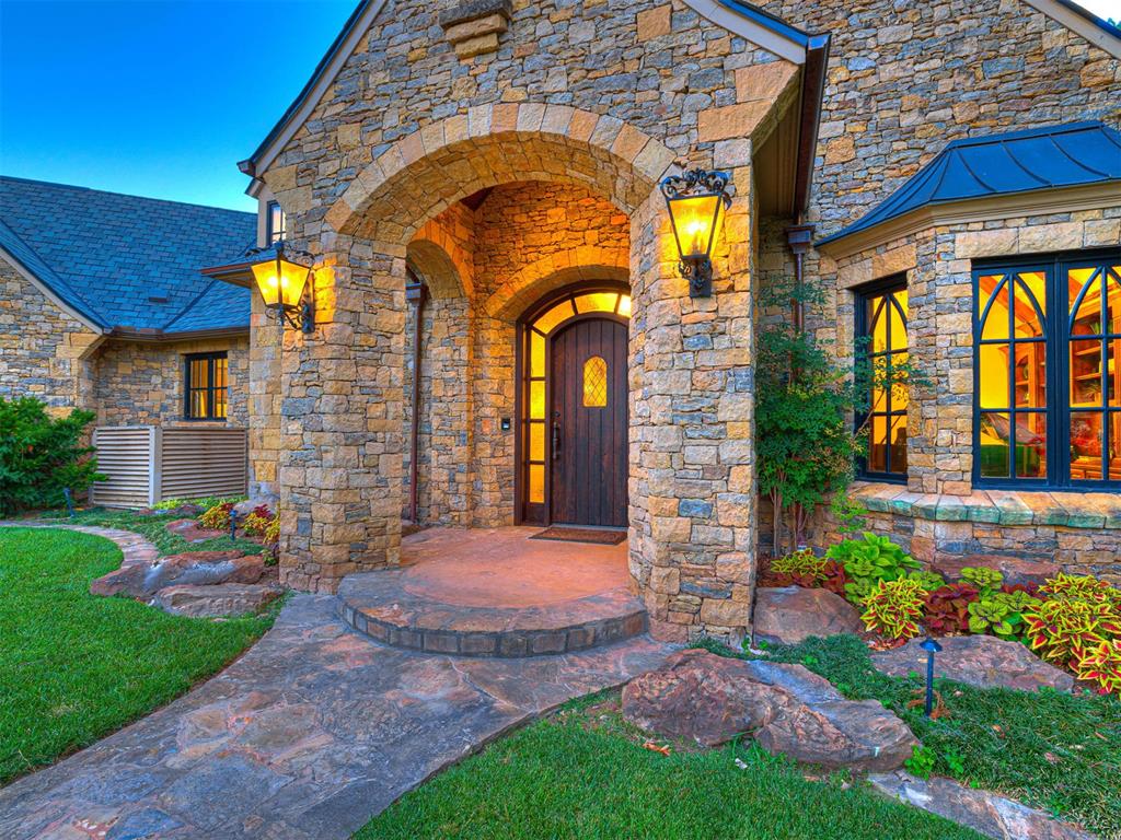 6401 Oak Tree Drive