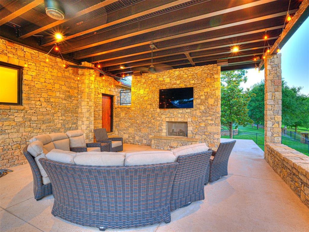 6401 Oak Tree Drive