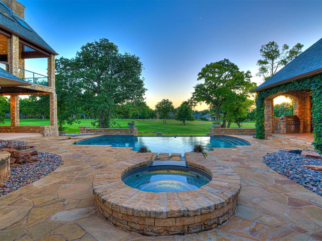 6401 Oak Tree Drive