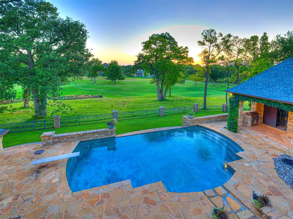 6401 Oak Tree Drive