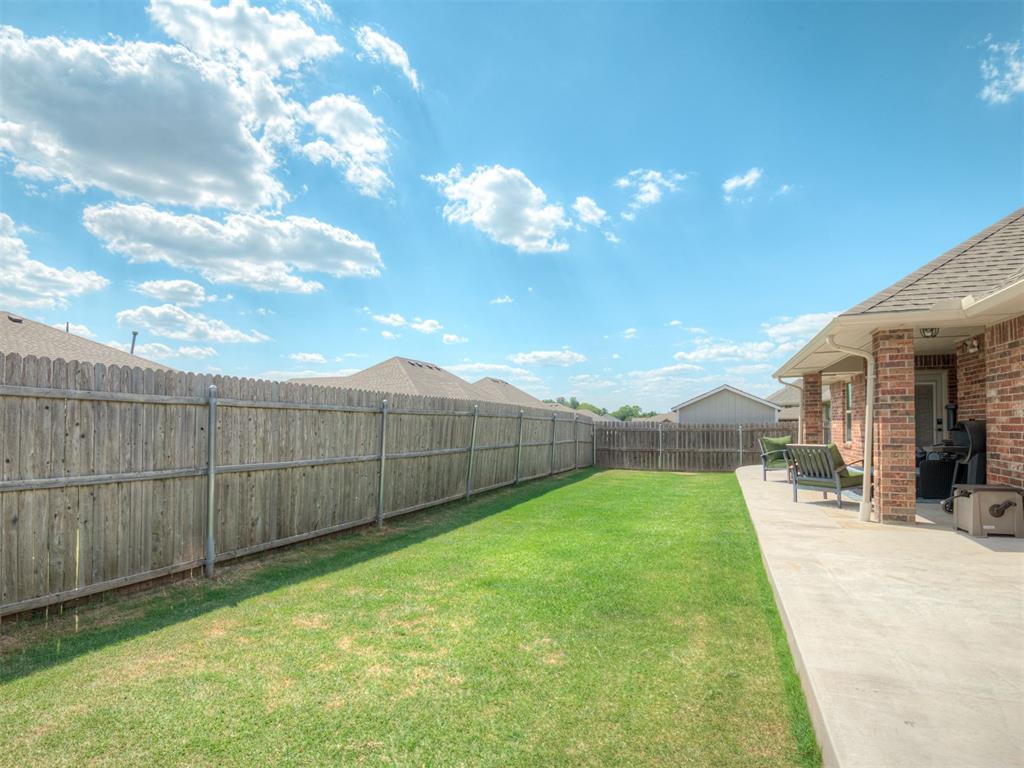 1915 Twisted Oak Court