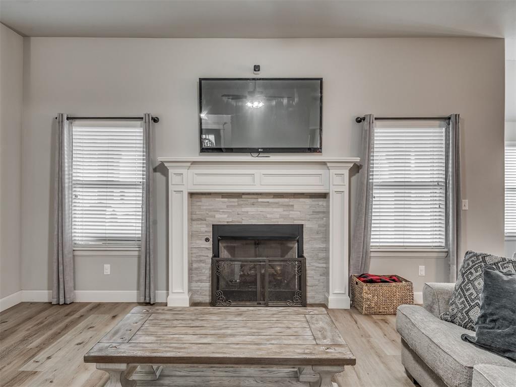 1915 Twisted Oak Court