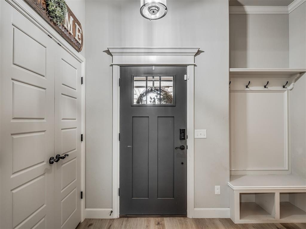 1915 Twisted Oak Court