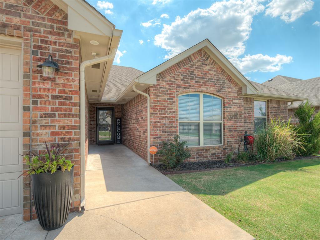 1915 Twisted Oak Court