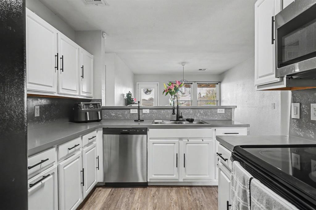 916 Danbury Place