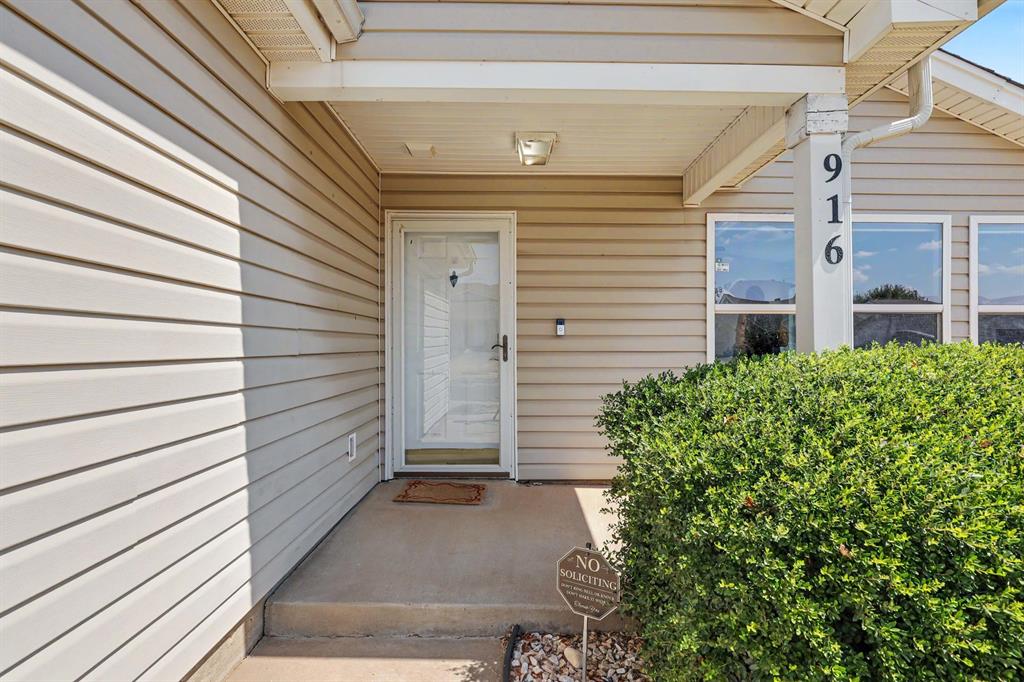916 Danbury Place